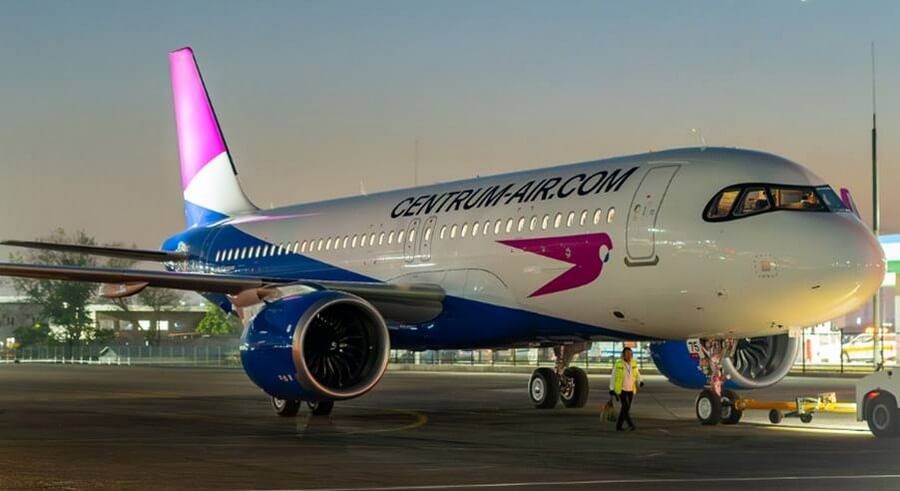Airbus A320neo Centrum Air на вечерней стоянке
